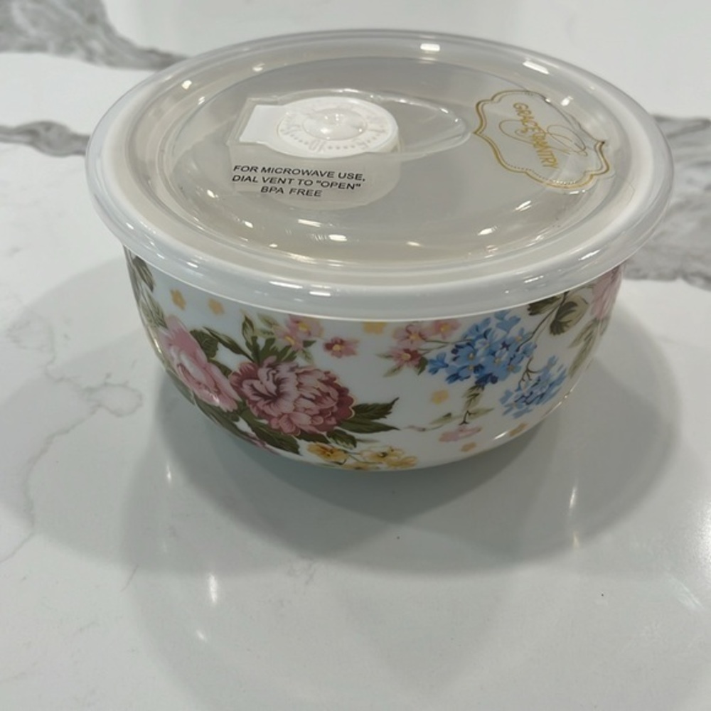 NWT Grace pantry storage container with vented lid see photos for‎ measurements